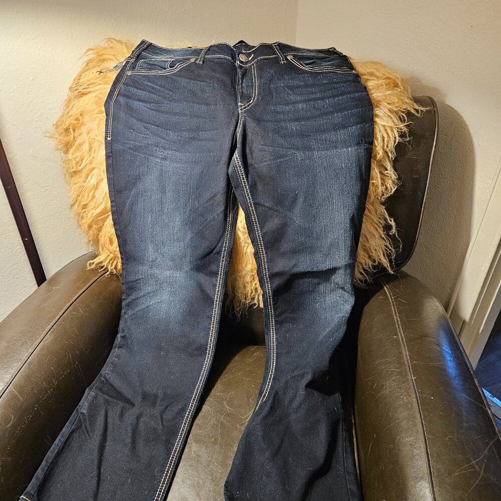 Silver Jeans - Picture 3 of 4